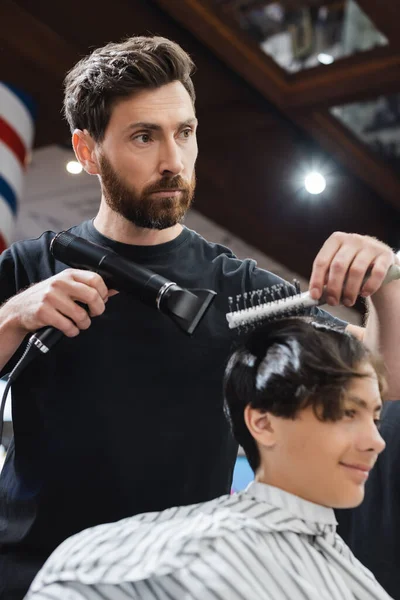 Bearded Barber Drying Hair Teenage Boy Beauty Salon — Stock Photo, Image