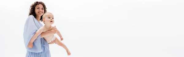 Leende Kvinna Klänning Hålla Baby Dotter Isolerad Vit Banner — Stockfoto