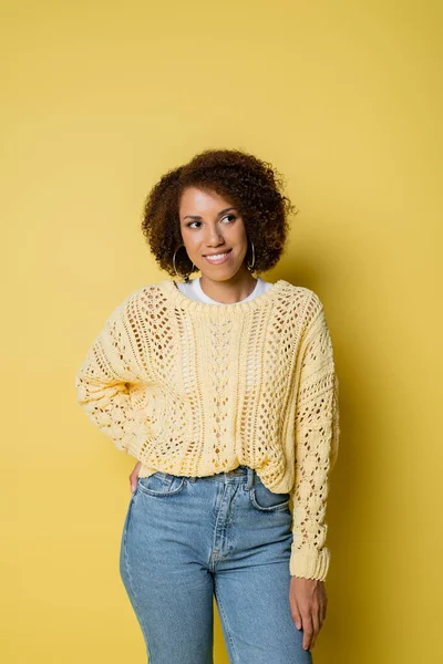 Happy Young African American Woman Knitted Sweater Smiling Yellow — Stock Photo, Image