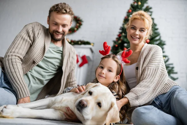 Happy Family Looking Camera Blurred Labrador Floor New Year Home — Stock Photo, Image