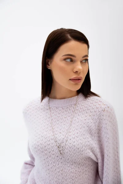 Mujer Joven Suéter Cálido Mirando Hacia Otro Lado Aislado Gris —  Fotos de Stock