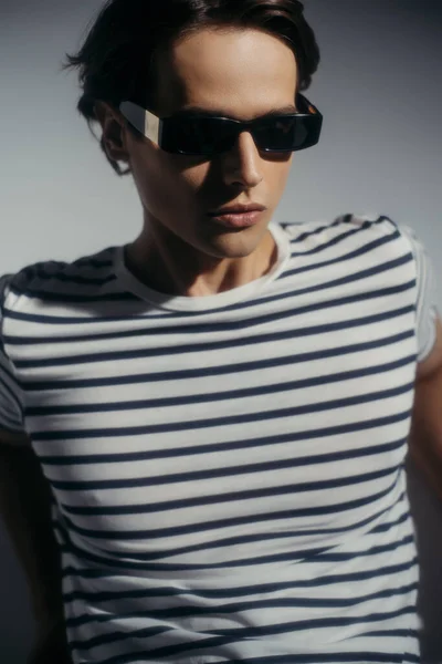 Fashionable Man Sunglasses Grey Background Lighting — Stock Photo, Image