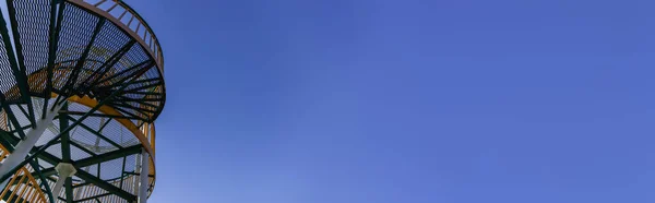 Low angle view of viewpoint with stairs and blue sky at background, banner — Photo de stock