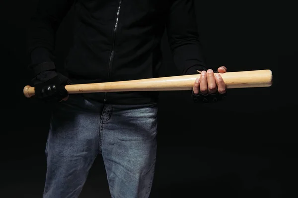 Cropped view of african american hooligan in glove holding baseball bat isolated on black - foto de stock