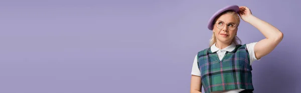 Student in uniform holding beret isolated on purple, banner - foto de stock