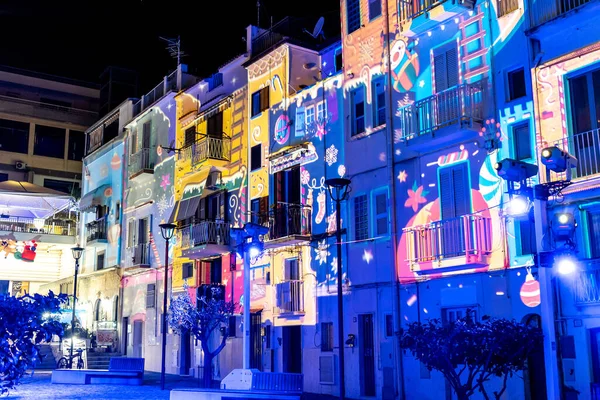 Gaeta, Lazio, İtalya, Aralık 2019: Gaeta 'daki çok güzel Noel ışıkları, 2019 ışık masalları