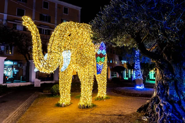 Gaeta 'da Noel ışıkları, 2019 ışık masalları, Gaeta, Lazio, İtalya. Bir filin temsili
