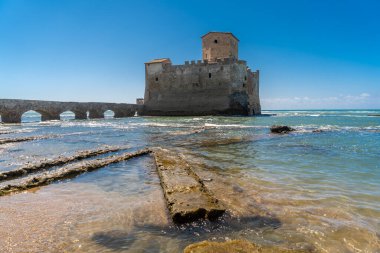 Torre Astura, Roma 'nın Neptün ilinde bulunan bir ortaçağ binasıdır..