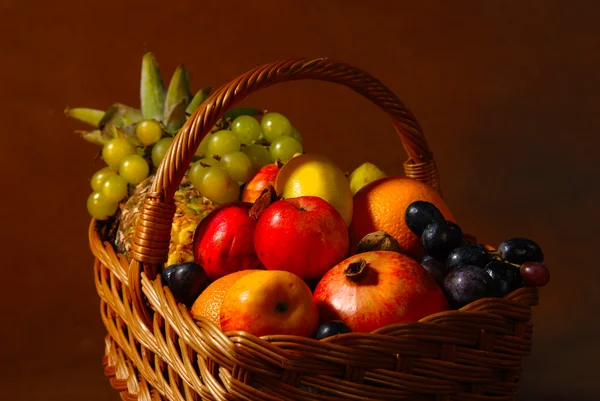 Fruit basket — Stock Photo, Image