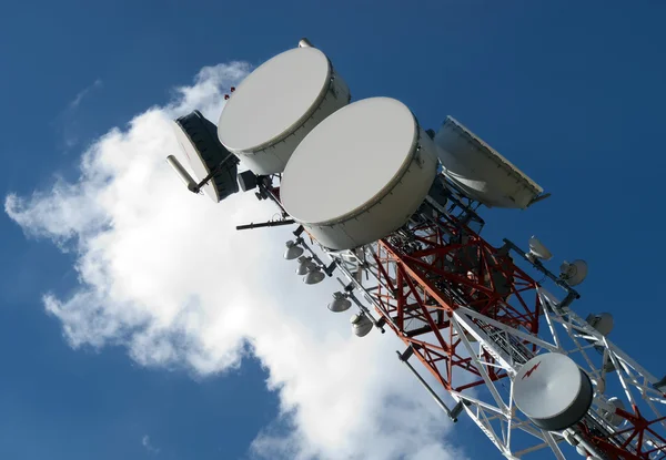 Antenas de telecomunicações — Fotografia de Stock