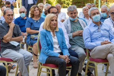 KINAL Fofi Gennimata Cumhurbaşkanı 10 Ekim 2021 'de PASOK' un arkadaşları ve destekçileriyle bir araya geldi. LEFTERIS DAMIANIDIS