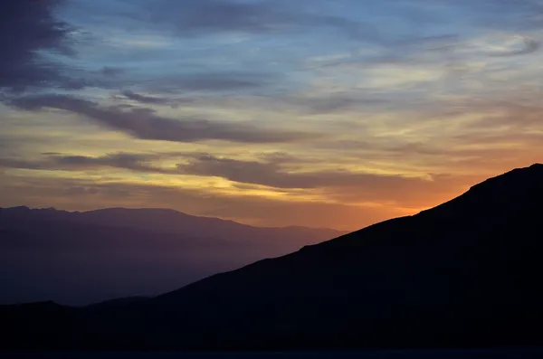 Dağlarda şafak vakti