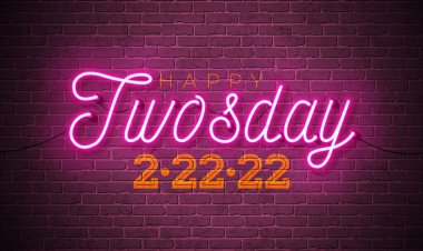 Parlayan Neon Işıkları Mektubu ve 2-22-22 numaralı Brick Wall Background ile Mutlu İki Gün İllüzyonu. Vektör Salı, 22 Şubat 2022 El ilanı, tebrik kartı, bayrak, bayram teması tasarımı
