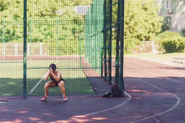 Street Workout Buttocks Legs Young Woman Doing Sit Ups Morning — Fotografia de Stock