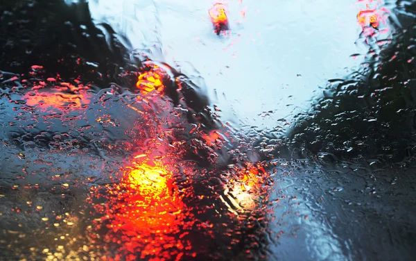yağışlı hava trafik