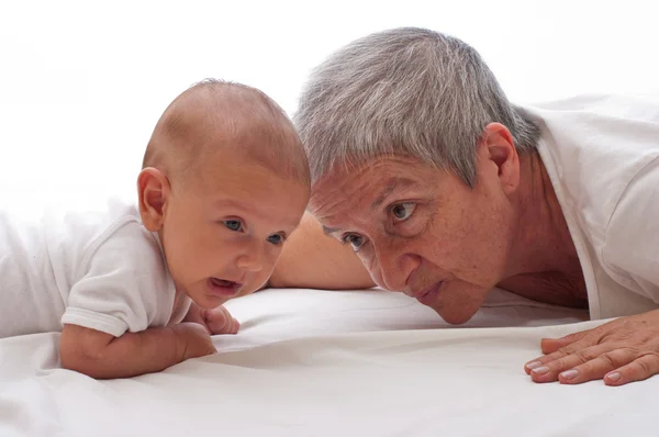 Avó brincando com um bebê — Fotografia de Stock