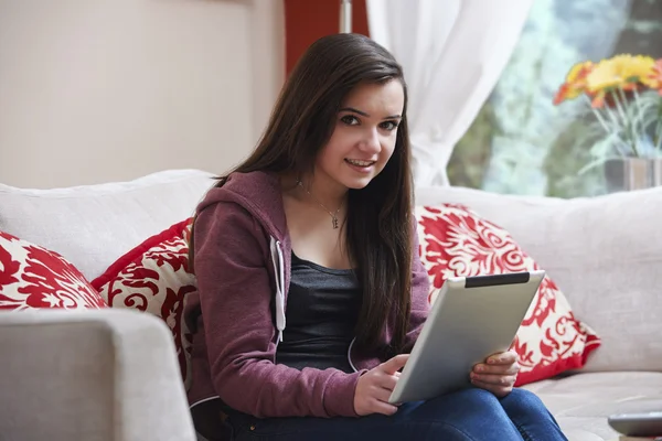 Teenage girl on tablet pc — Stock Photo, Image
