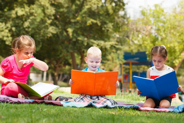 Children outdoors — Stock Photo, Image