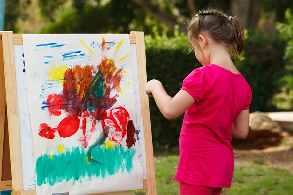 Little Girl Painting — Stock Photo, Image