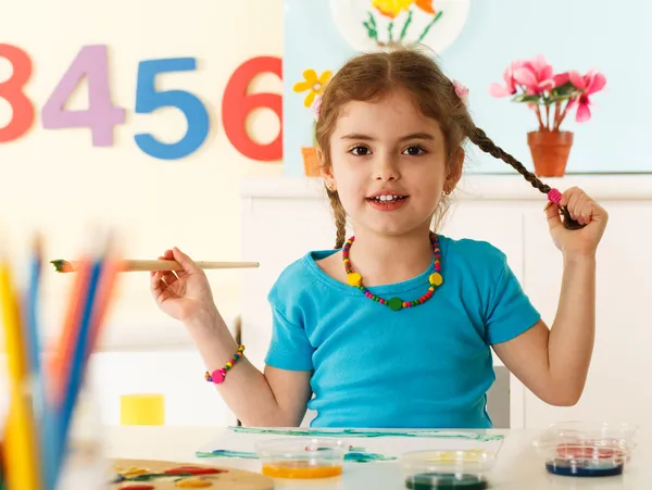 Little girl painting — Stock Photo, Image