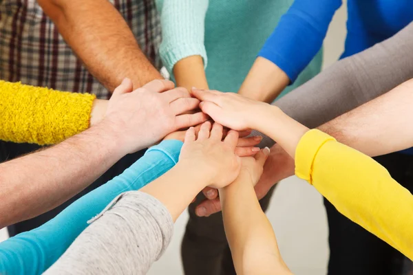 Manos humanas mostrando unidad — Foto de Stock