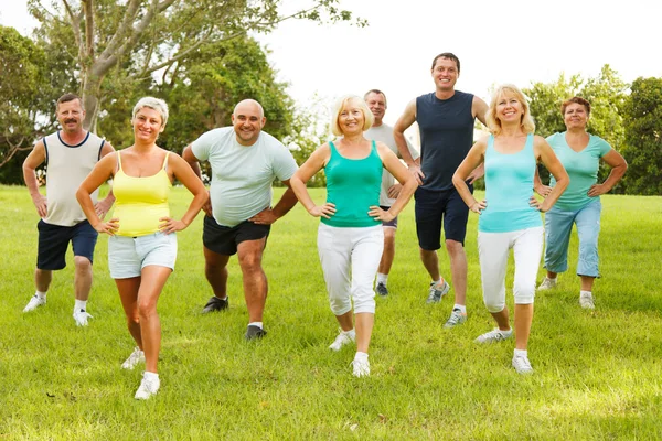 People doing flexibility exercises — Stock Photo, Image