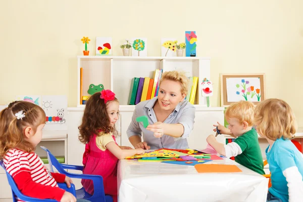 Niños en edad preescolar en el aula — Foto de Stock