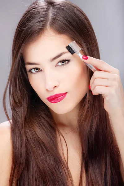 Woman combing eyebrow — Stock Photo, Image