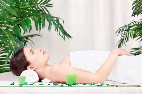 Woman waiting for massage in salon — Stock Photo, Image