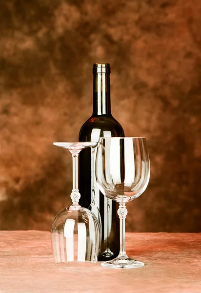 Flasche Wein mit zwei Gläsern — Stockfoto
