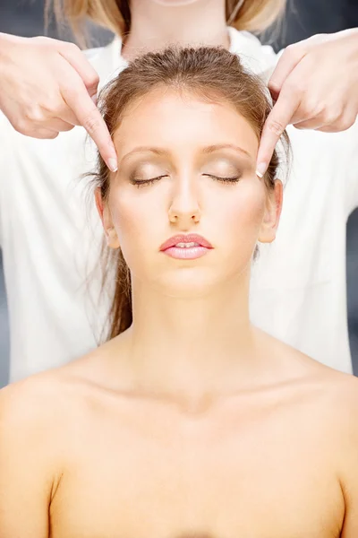 Woman on head massage — Stock Photo, Image