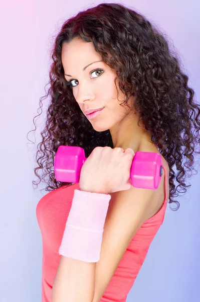 Cachos cabelo menina segurando peso para o exercício — Fotografia de Stock