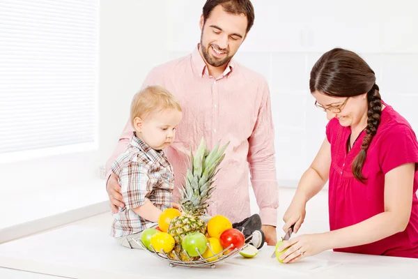 Family in kitchen — Stock Photo, Image