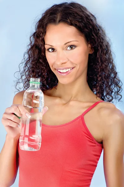 Gelukkige vrouw en fles water Rechtenvrije Stockafbeeldingen