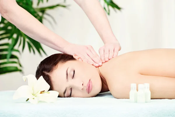 Vrouw op nek massage — Stockfoto