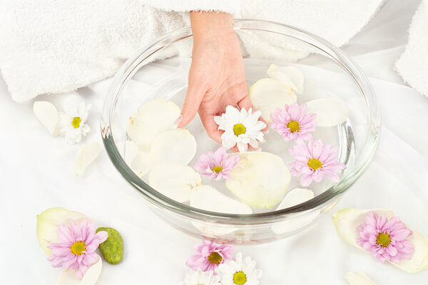 Soothing petal bath