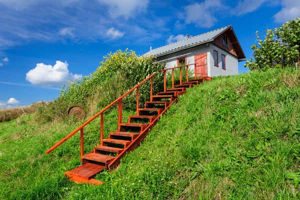 पहाड़ी पर गांव घर, सीढ़ियों के साथ — स्टॉक फ़ोटो, इमेज