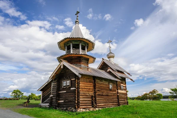 Kleine houten kerk op Kizji, Rusland — Stockfoto