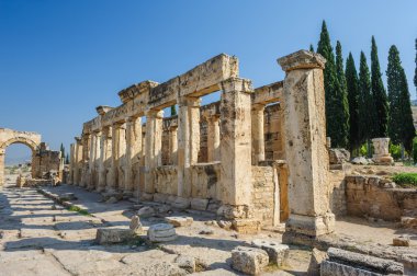 hierapolis, şimdi pamukkale kalıntıları
