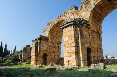 hierapolis, şimdi pamukkale kalıntıları