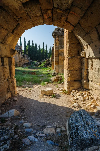 Hierapolis, şimdi pamukkale kalıntıları — Stok fotoğraf