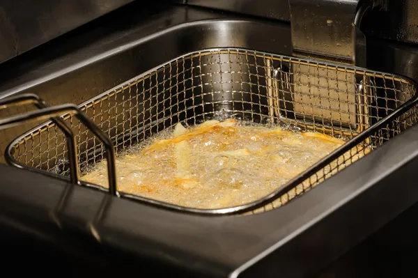 Preparação de batatas fritas — Fotografia de Stock