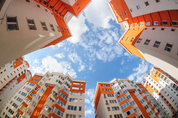 Fisheye tiro de novos edifícios resitenciais — Fotografia de Stock