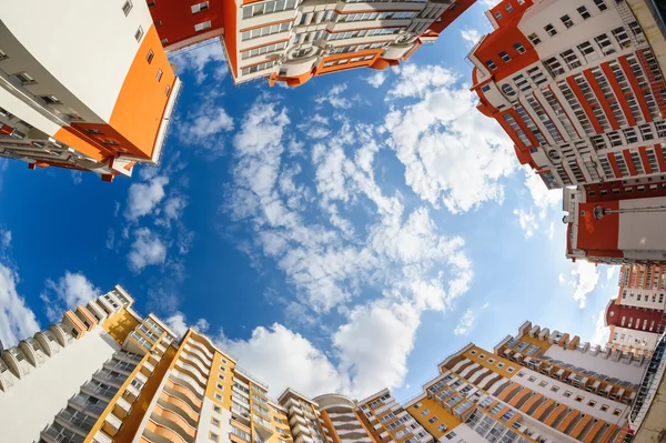 Fisheye tiro de novos edifícios resitenciais — Fotografia de Stock