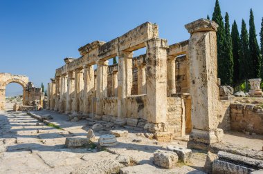 hierapolis, şimdi pamukkale kalıntıları