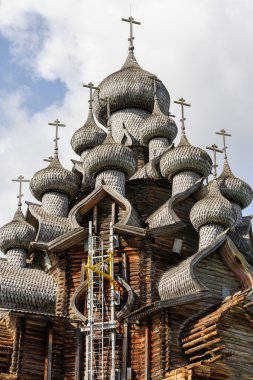 ahşap kizhi imar altında kilisede