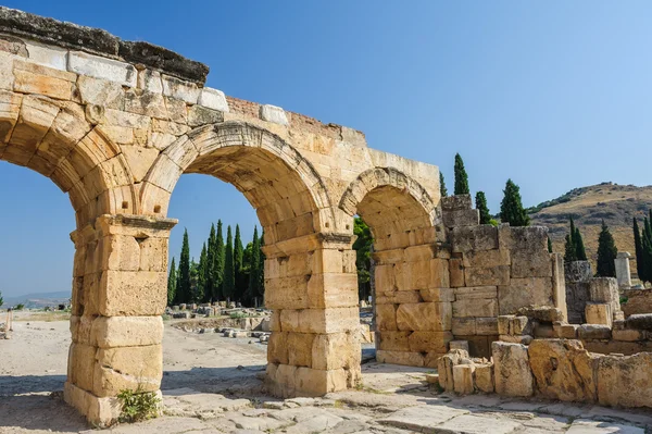 Ruiny města hierapolis, pamukkale nyní — Stock fotografie