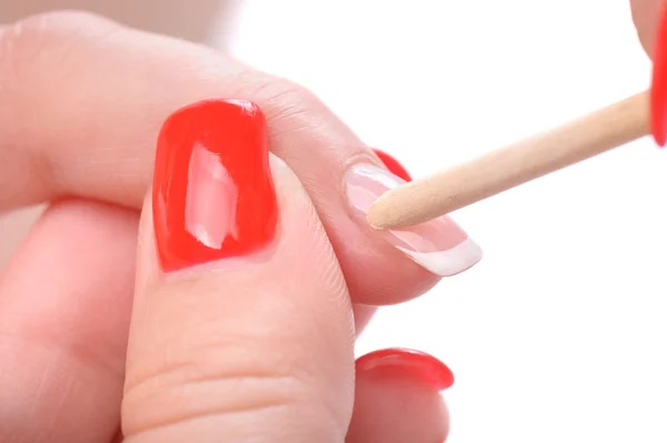 Manicure toe te passen - schoonmaken van de nagelriemen — Stockfoto