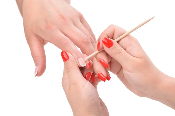 Manicure aplicando - limpeza das cutículas — Fotografia de Stock