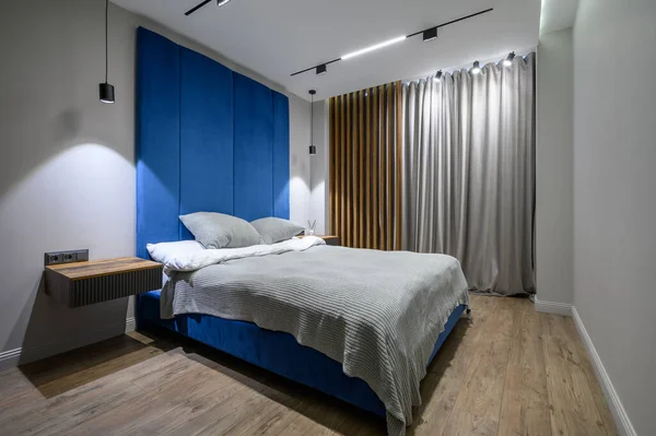 Acogedor Lujoso Dormitorio Principal Colores Azul Gris Con Detalles Elegantes —  Fotos de Stock